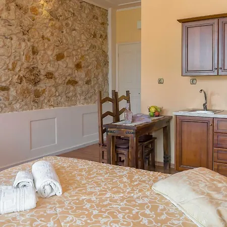 Elois アパート レティムノ